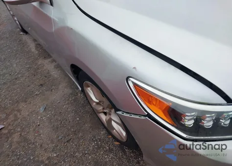 2014 Acura Rlx z USA, uszkodzony, nr VIN JH4KC1F34EC002815